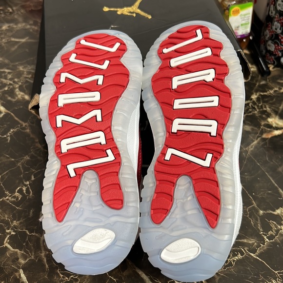 Jordan 11 - Picture 5 of 6